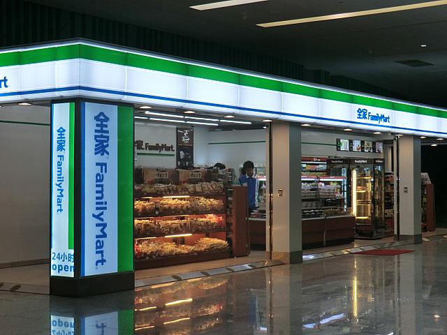 入るとファミリーマート