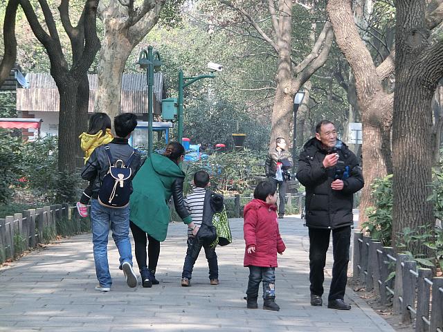 親子連れが多め。市民の憩いの場です