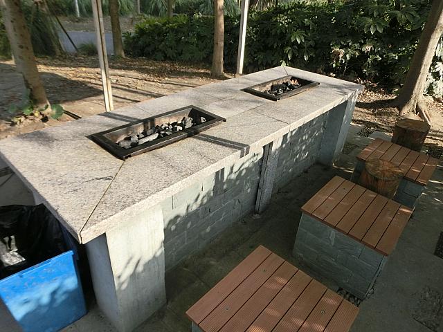 テーブルに