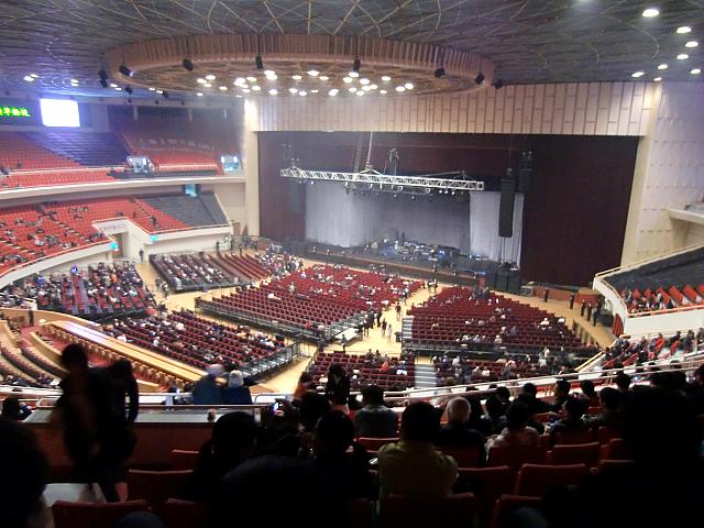 ホール内の様子。日本武道館と形や規模が似ています