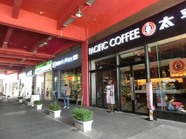 カフェ、ファストフード店など多数