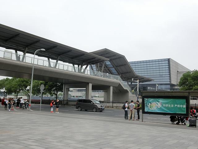 地下鉄ではなく、高速鉄道や列車の乗り場から行く場合はこのルート