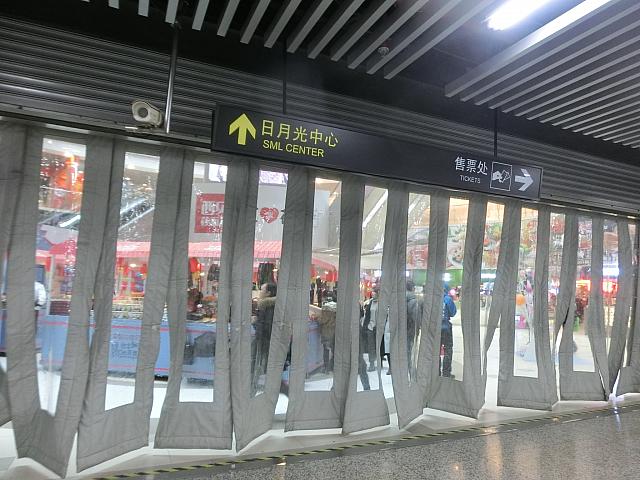 ①「打浦橋」駅に直結している地下2階の売場に入ります