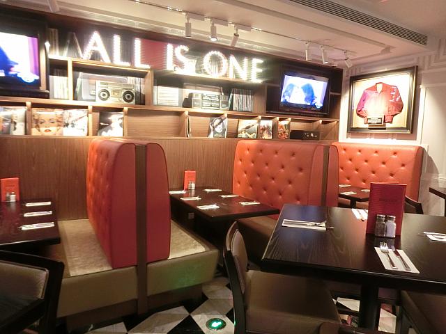 店内はこんな感じ