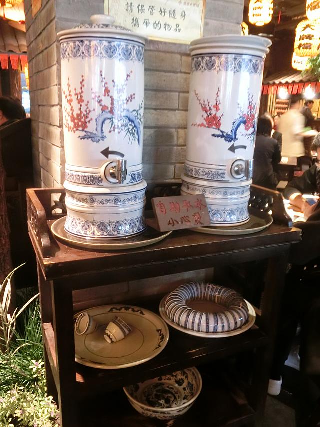 無料のお茶はセルフサービス