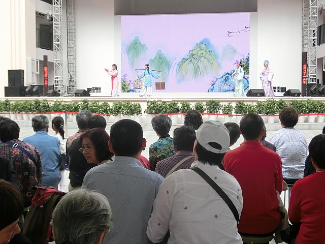 1〜2時間の伝統劇をフル上演