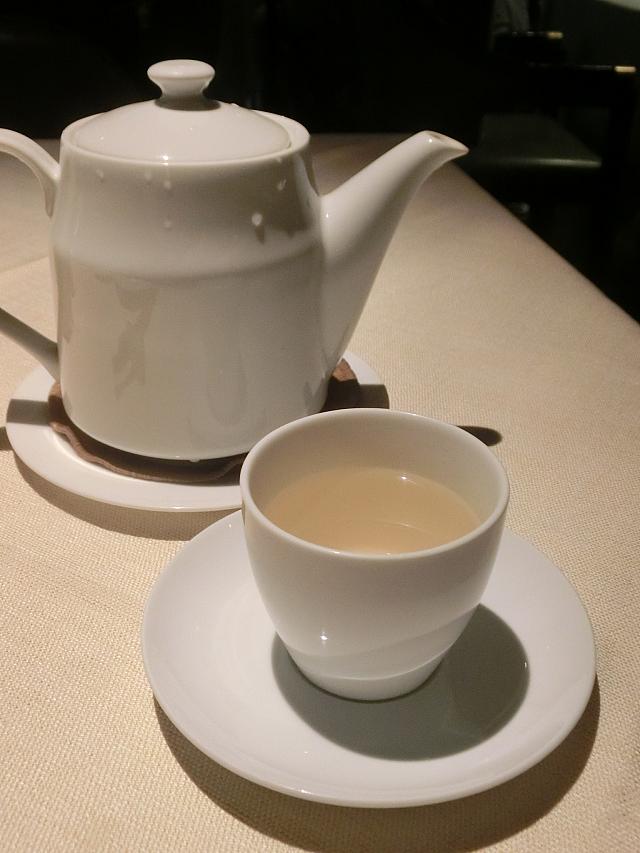 ポットのお湯もどんどん継ぎ足してくれます