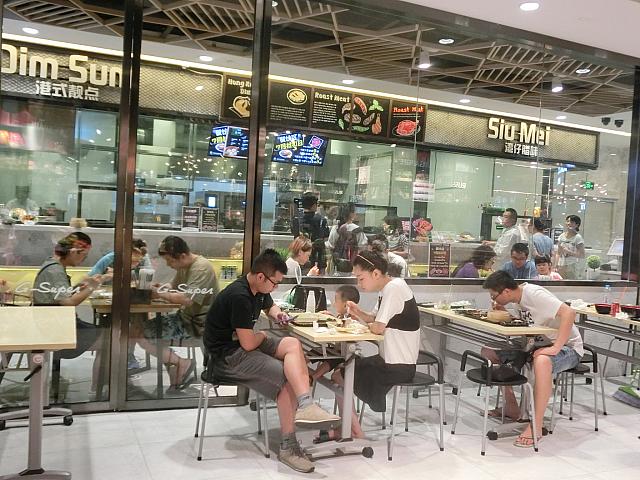 店内で食事できます