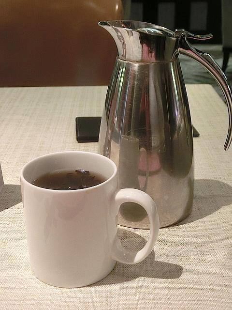 お茶とともに点心を