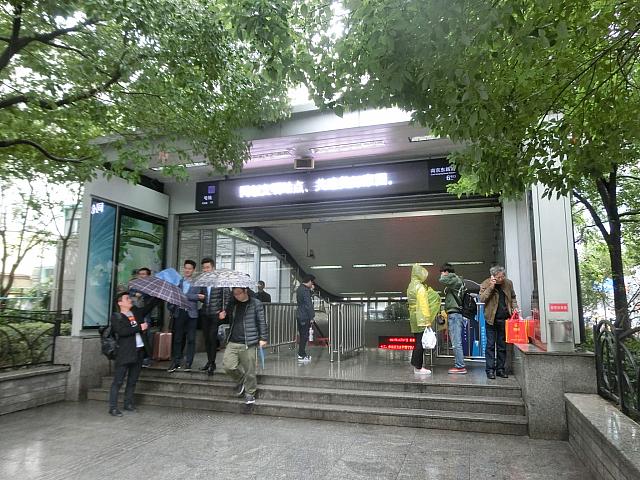 最寄りは「南京東路」駅6号出口