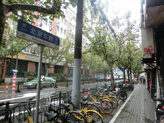 ③北京東路を右折します