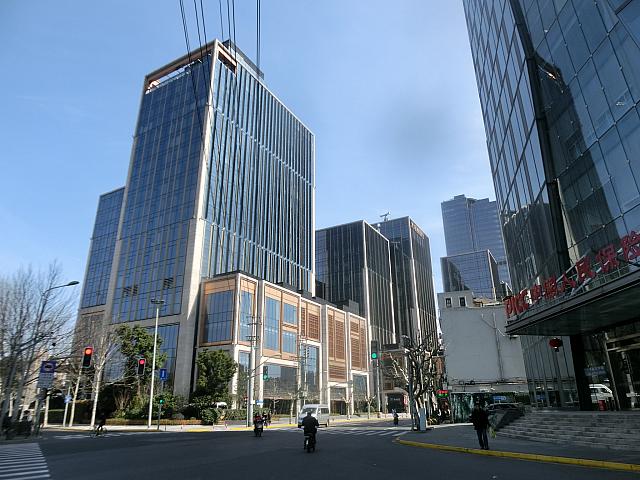 ⑤突き当りの人民路を右折