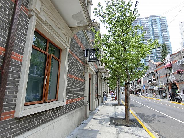 東側の茂名北路。現在は一般の車道です