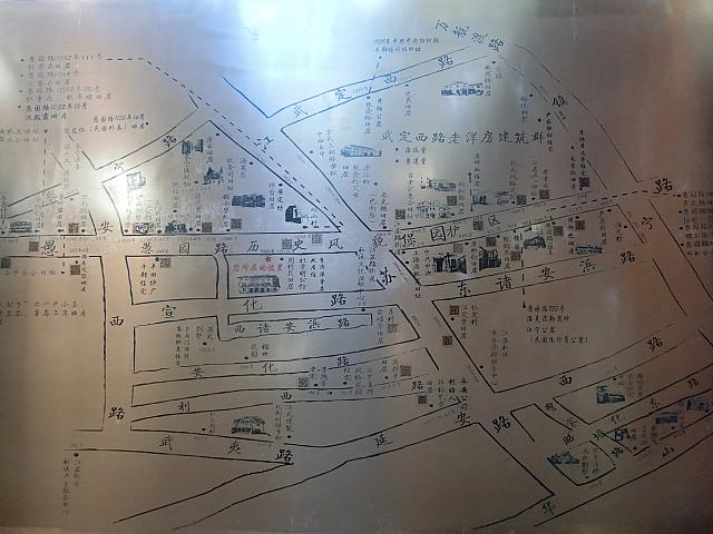 歴史散策をする人のためのこんな地図が設置されています