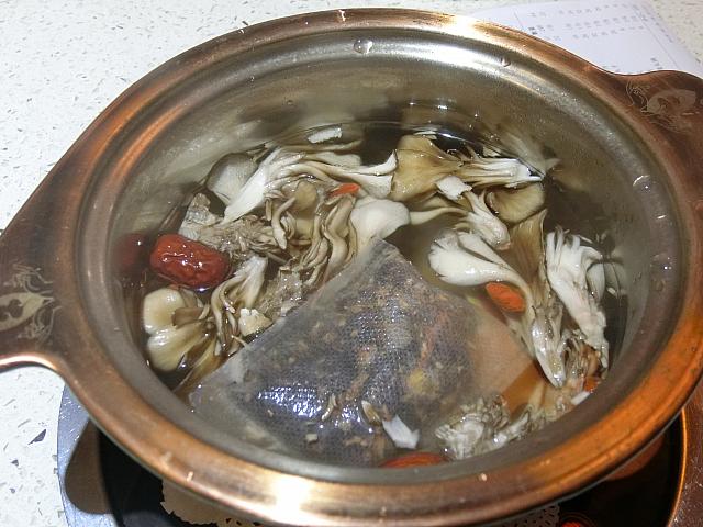 ほんのり薬膳スープの香り