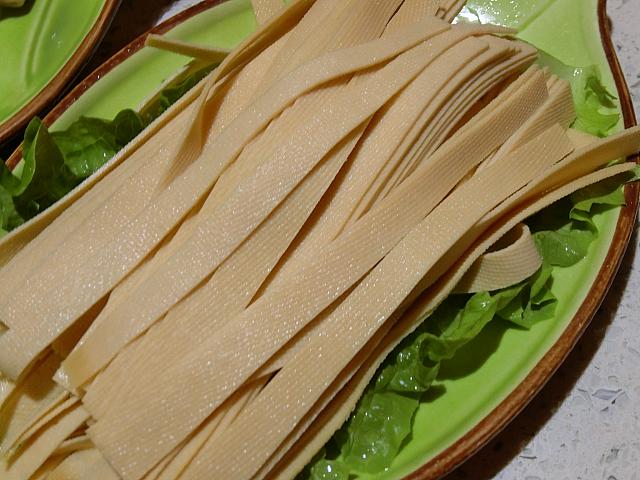 「厚百叶」（9元）。厚切り湯葉