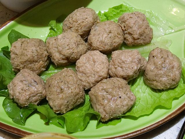 「招牌素丸子」（32元）。大豆とキノコで作られた肉団子。食べ応えあります