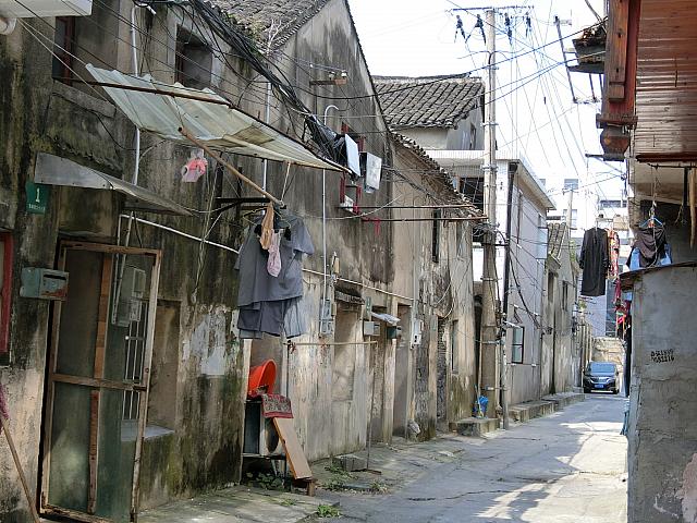 路地の奥まで歩いてみて