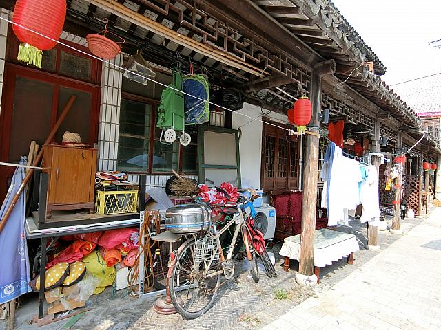 民家の軒先に