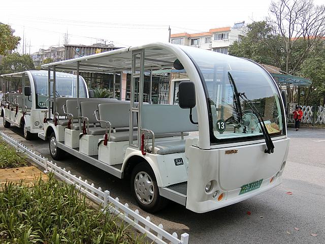 こんなカートが運行しています