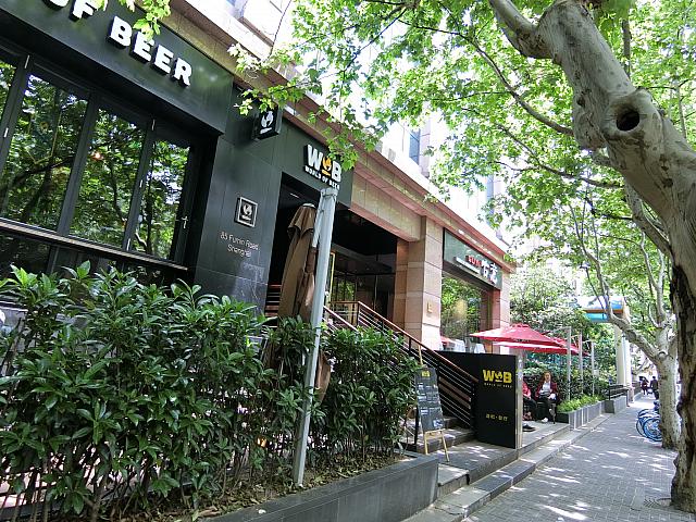 ③「WOB」「古意」を左手に通りすぎ、