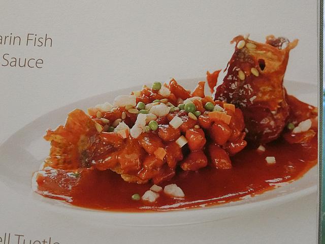 松子桂魚（揚げケツギョの甘酢がけ）189元