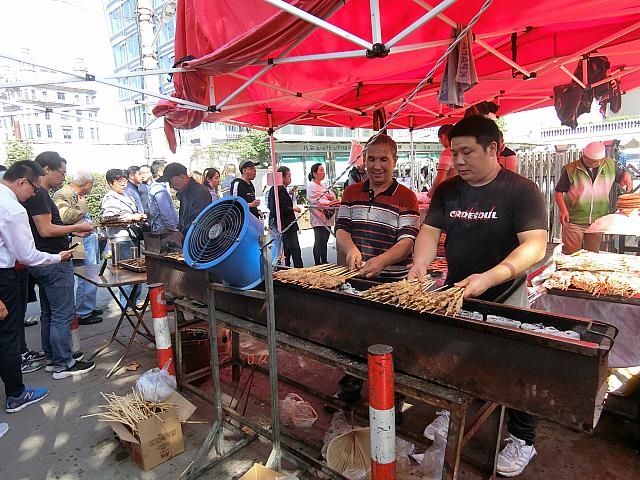 こんな感じの屋台がぎっしり