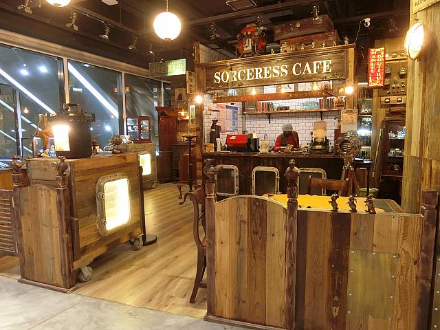おしゃれなアンティークカフェ発見