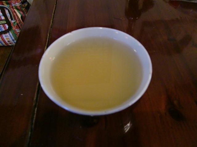 「葡萄酒」（10元）
ワインのような味を想像していましたが、よく漬かったコクのある果実酒という感じ。リンゴのような香りで、やや飲みやすいので初心者向けです。
