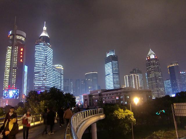 人民広場から淮海中路側を見た夜景。