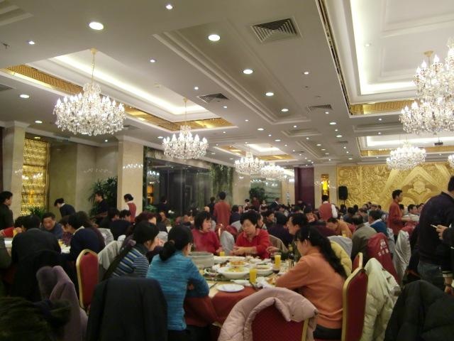 中華料理店はどこも満席!