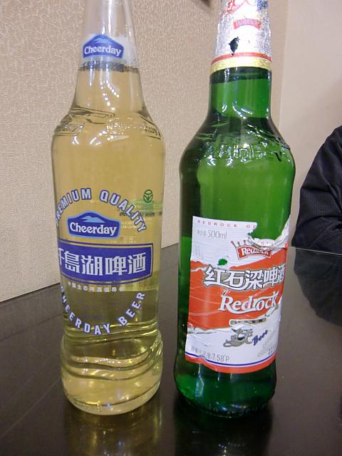 杭州の地ビールは軽い口当たりが美味。
