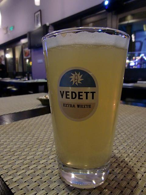 シロクマのロゴがカワイイホワイトビール。