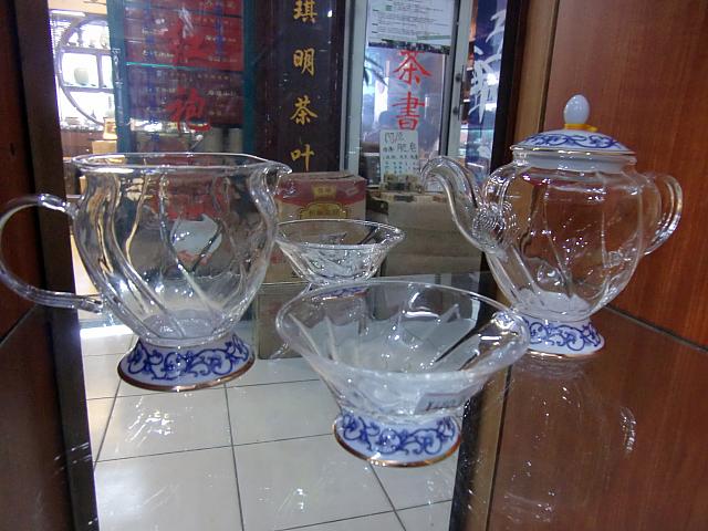 花茶にオススメの優雅なガラス製ティーセット。