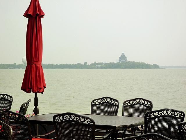 テラス席から望む玲瓏島。