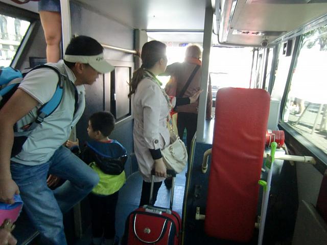 目的地で確実に降りるには、早めに出口周辺に行くことがポイント