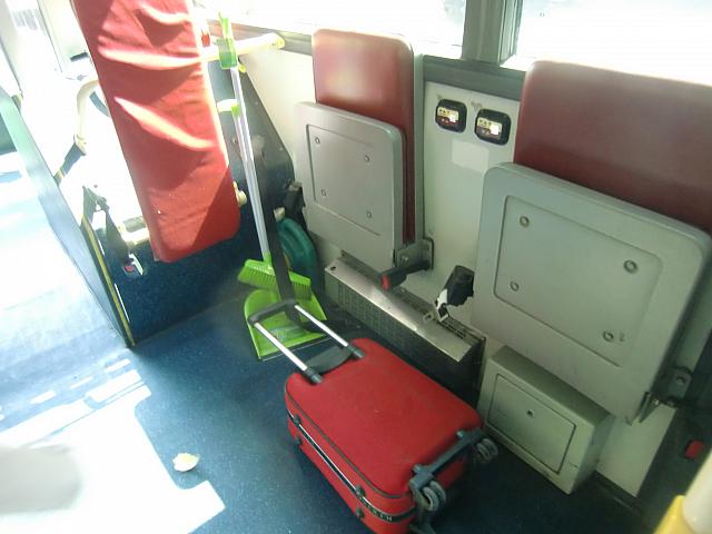 1階に車椅子席も。荷物を置くことも可能