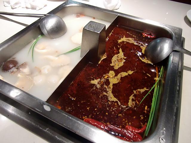 こちらも赤い方はかなりの辛さ