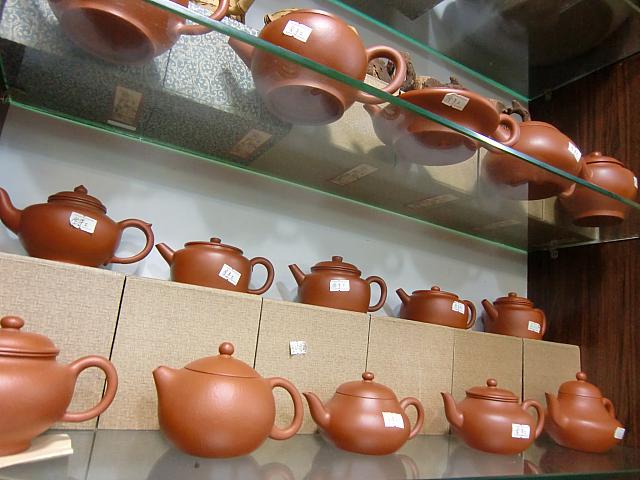 急須なら、かけていないか、本体と蓋が合うか、本体と蓋をかち合わせたときの音が良いかをチェックして!　箱から出さずに買うのは問題外