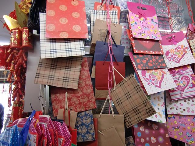 紙袋、小さなラッピングバッグを買うなら豫園周辺の市場へ