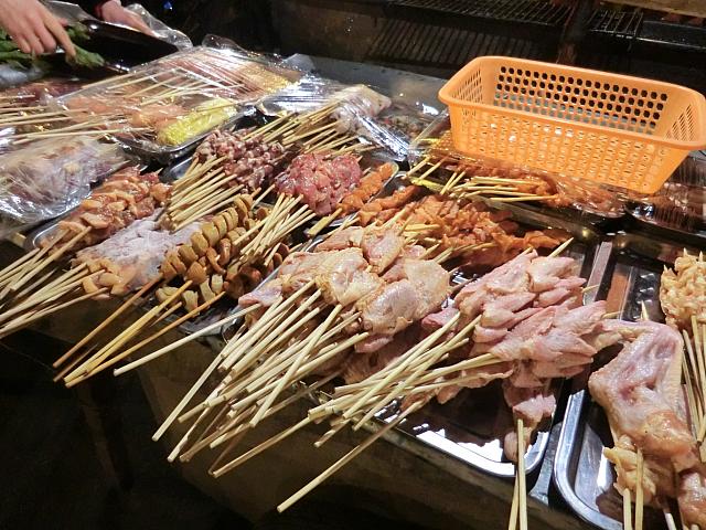 串焼き屋台は1本1元〜