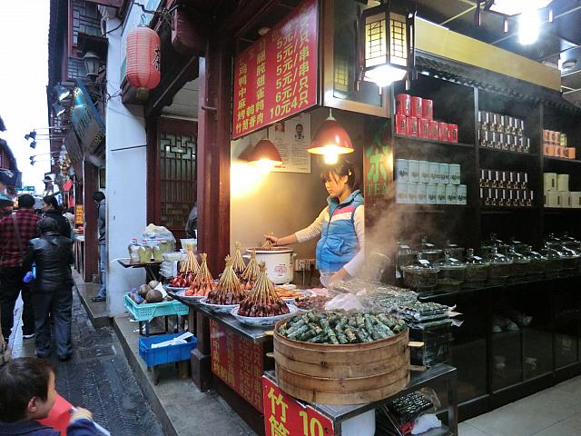 昔ながらの屋台料理が食べられます