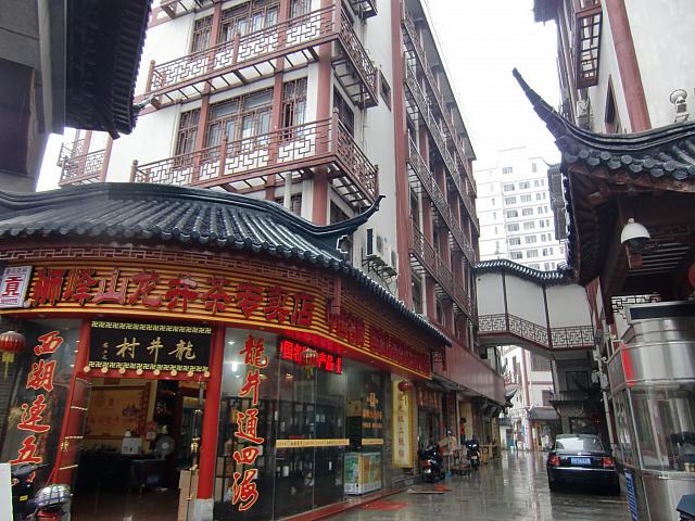 人気の茶葉市場「天山茶城」