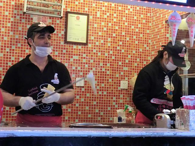 陽気なトルコ人スタッフが楽しく接客