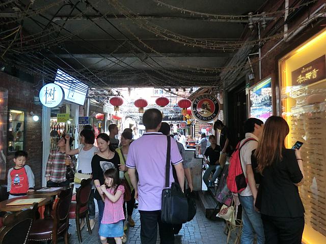 確かに店舗は1階に集中。上の階はどうなっているのでしょうか