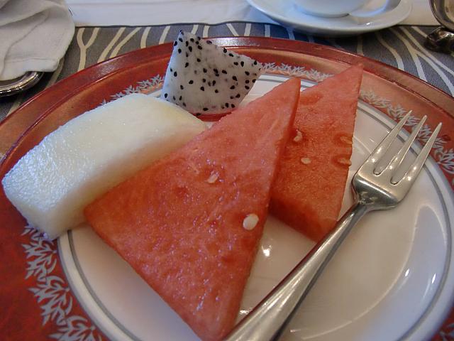食後のフルーツは無料サービス