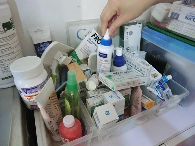 猫用の飲み薬、傷薬、サプリメント、ノミダニ駆除薬なども揃えています。保健室並み
