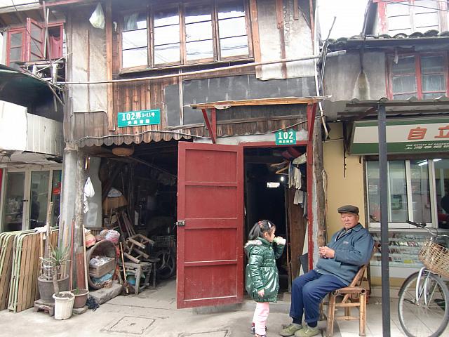 路地に多い祖父と孫の組み合わせ