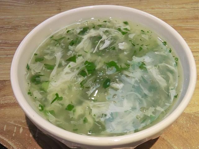 「薺菜豆腐羹」。ナズナと豆腐の細切り、卵の白身のとろみスープ。あっさりした味