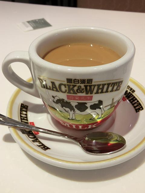 コーヒーやミルクティーは一般的なカフェの半分の値段!